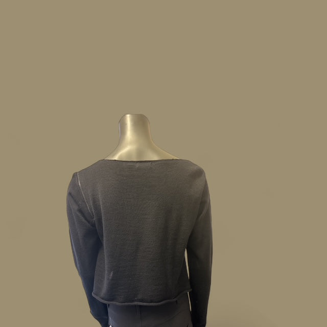 Cropped sweater with Zip Detail on shoulder cuff and hem. style Box 08