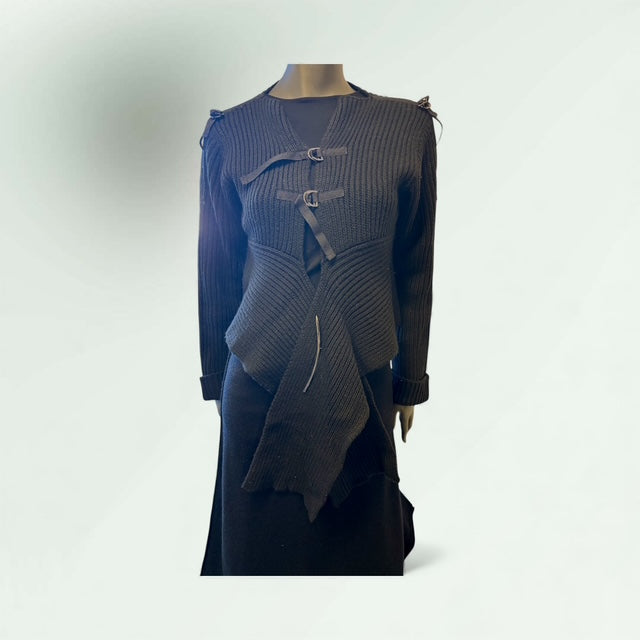 team it with the Assymetric Skirt