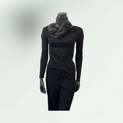 One sleeve scarf  with the single side inserted in the sleeve to create the raushed effect