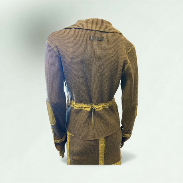 Back view of the Jacket worn with pulled in toggle.