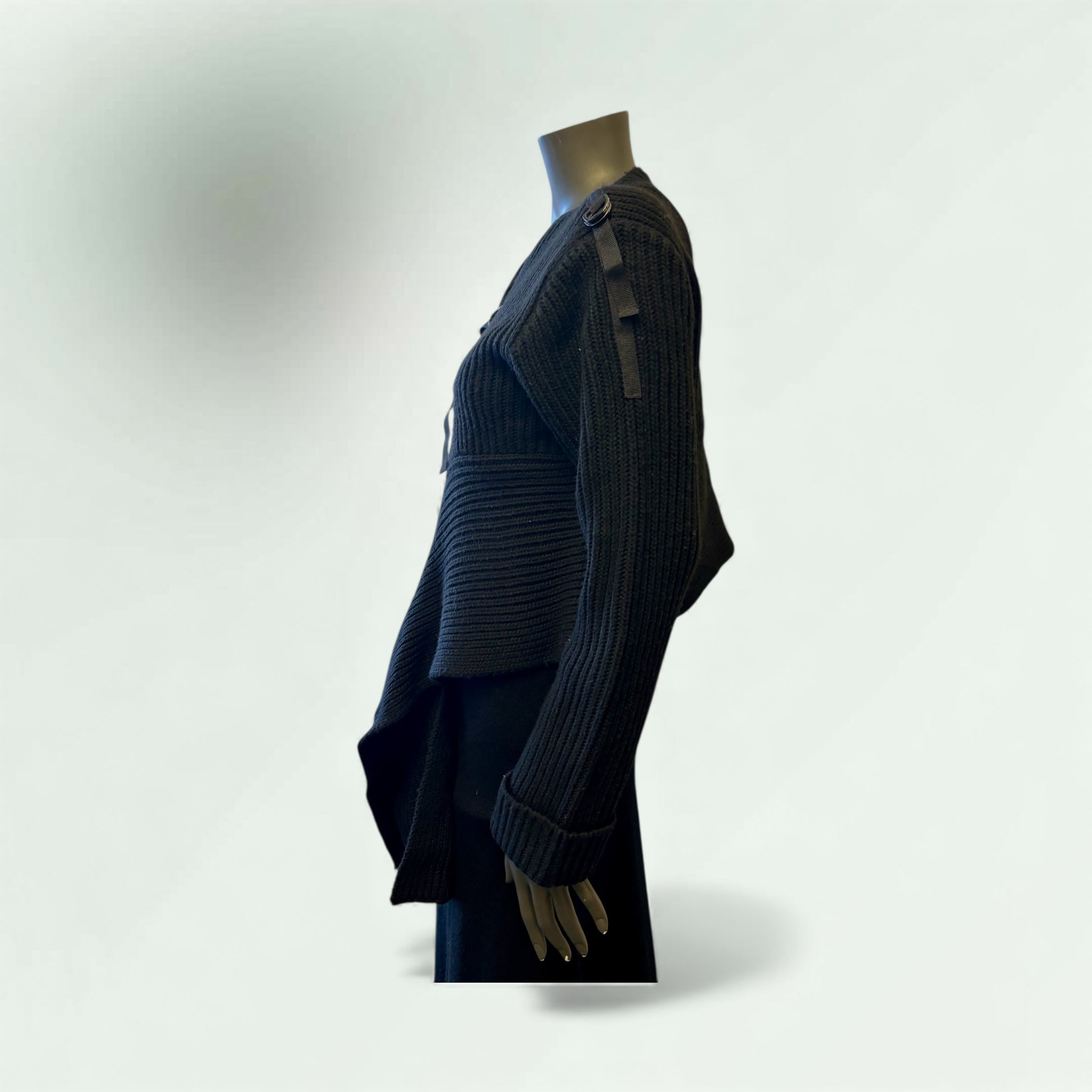 Side View of the ribbed Cardigan