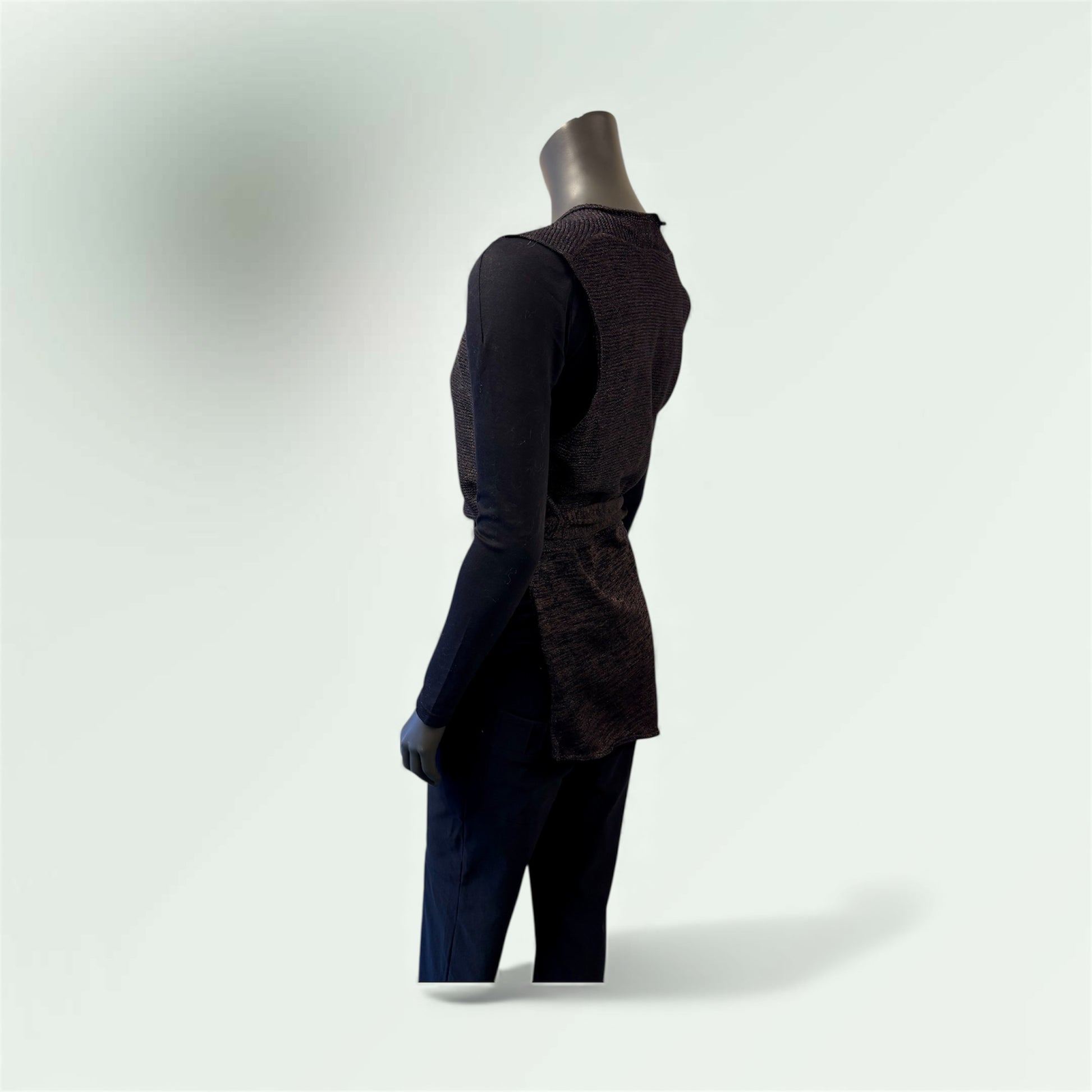 side view of the black Gilet