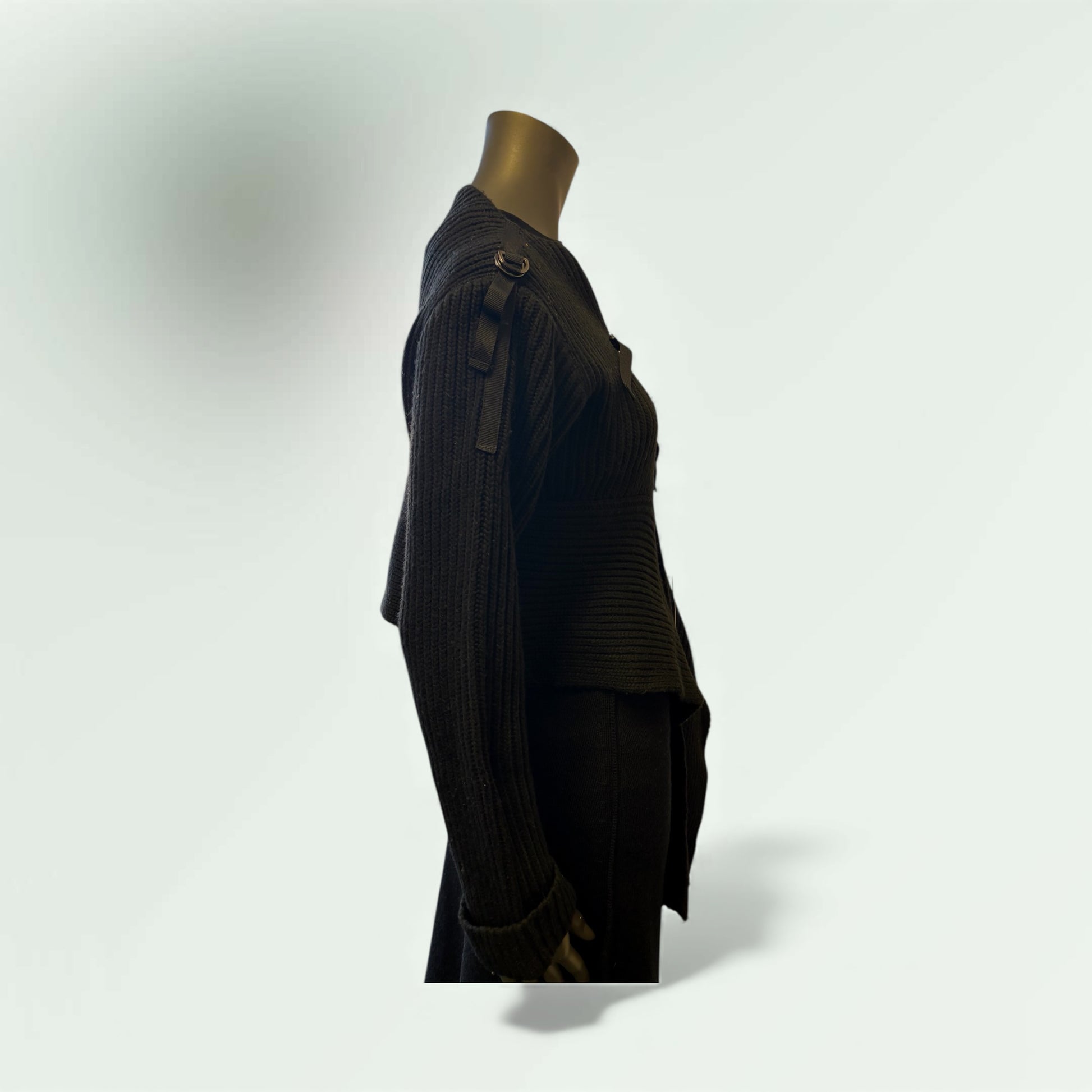 Side view of the ribbed Cardigan