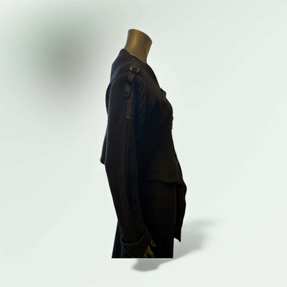 Side view of the ribbed Cardigan