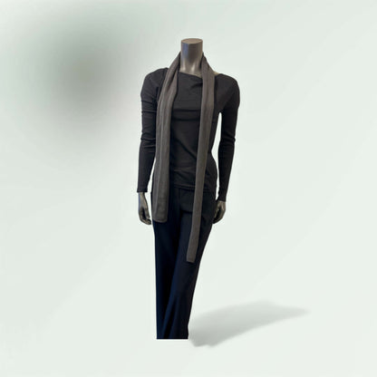 Alternative way to wear the one sleeve scarf