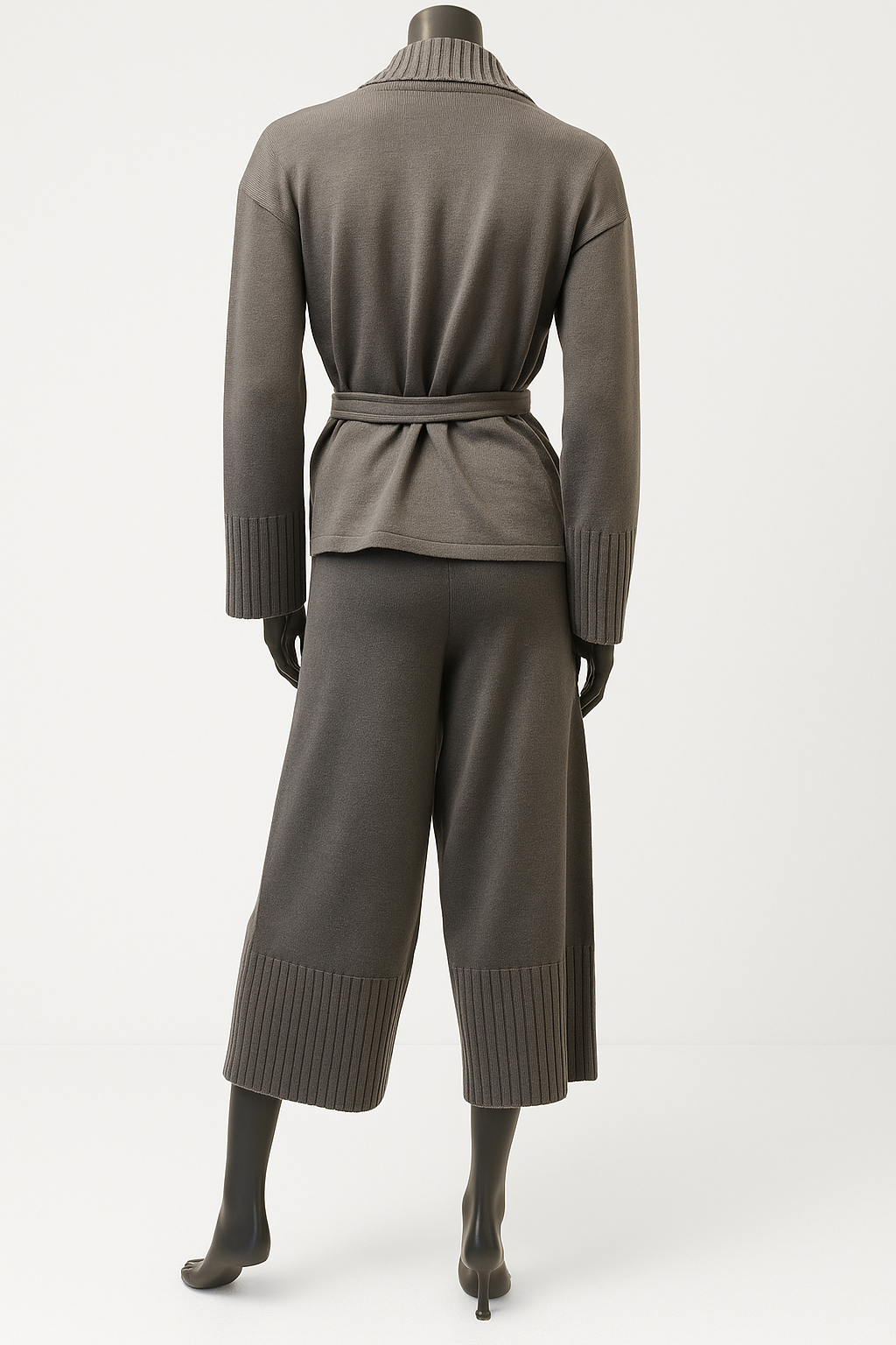 Cropped Knitted trousers with rib detail on the hem